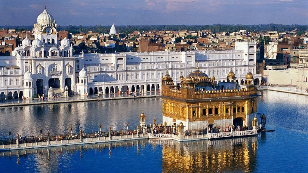 Which are the 10 places in India that one should visit in his lifetime