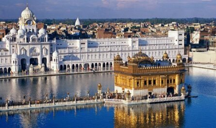 Which are the 10 places in India that one should visit in his lifetime
