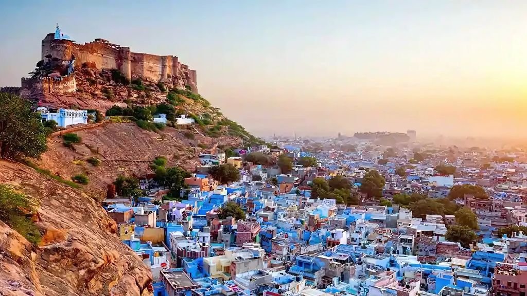 Which are the 10 places in India that one should visit in his lifetime